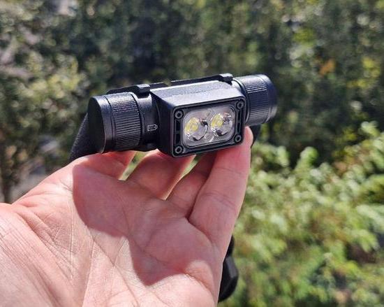 Подборка налобных фонарей с комбинированным светом: сочетание для любых задач